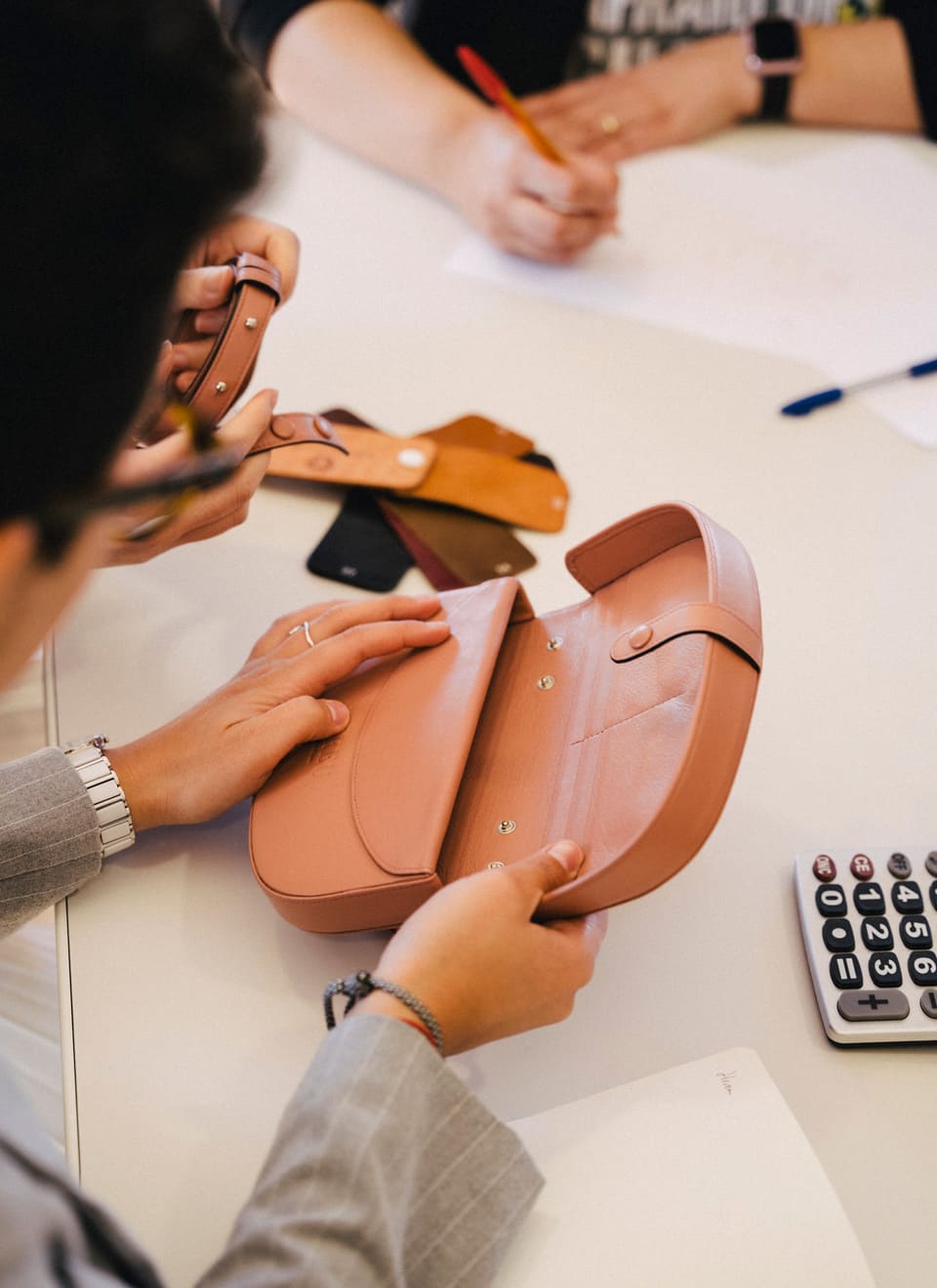 Elegant supreme. Equipo de más de mil personas.